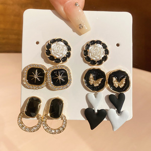 En gros Boucles d'oreilles pour femmes, élégantes et décontractées, à tige en argent, motif fleur, perle et strass, lot - Product Image 2