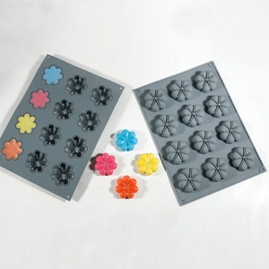 12-Cavity Petal Silicone Mold For Baking Cake Dessert Milk Jelly Commercial Use Dishwasher Safe - Product Image 2