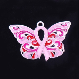 Nuevo Diseño de Joyería, Dije de Mariposa de Esmalte Rosa, Amuleto de Concienciación sobre el Cáncer de <span class=keywords><strong>Mama</strong></span> con Forma de Animal y Listón - Product Image 1