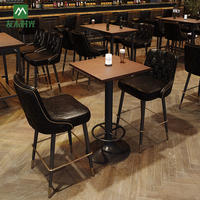 Ensemble de tables et chaises de bar commercial en gros pour restaurant, tabourets de bar rembourrés noirs, plateau en bois, structure métallique durable pour café