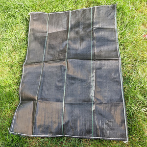 <span class=keywords><strong>Toile</strong></span> <span class=keywords><strong>de</strong></span> <span class=keywords><strong>paillage</strong></span> agricole noire en plastique traitée anti-UV pour le contrôle des adventices, avec bords cousus - Product Image 2