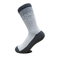 Chaussettes de sport respirantes en maille antidérapantes avec soutien de la voûte plantaire et grip pour yoga et barre, personnalisables avec logo OEM ODM