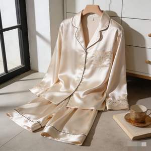 Pyjamas en soie - Product Image 3