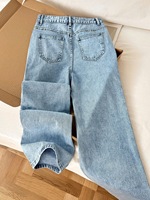 Jeans en strass de style nouveau avec une silhouette droite ample, un design fluide et un style décontracté et tendance