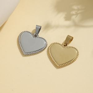 Ciondolo a Cuore in Acciaio Inossidabile Yiwu Aceon con Bordo Dettagliato a Punti, Centro in Rilievo e Bordo Inferiore Vuoto per Incisione a Olio - Product Image 2