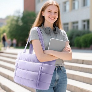 Nuevo Diseño, Juego de 2 Bolsos Tote Acolchados, Bolsos de Hombro Suaves Tipo Nube, Bolsos de Viaje Acolchados de Alta Calidad para Mujer, para Yoga y Gimnasio, con Logotipo - Product Image 5