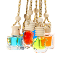 Conception personnalisée Bouteille de diffuseur de parfum en verre suspendu carré ambré avec bouchon en bois pour voiture