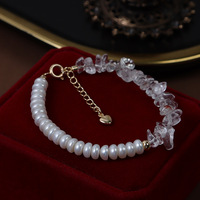 Nouveau style original, design de niche, bracelet unisexe en perles d'eau douce naturelles blanches, patchwork de cristaux, motif cœur, fermoir à ressort