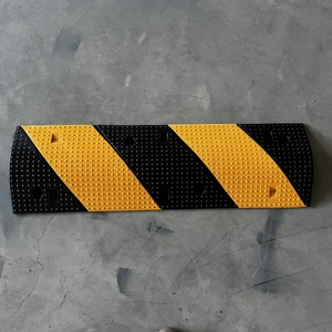 लागत प्रभावी रबर गति ब्रेकर पीला-काला सड़क गति बम्प सड़क रबर गति हम्प - Product Image 3
