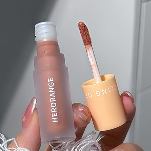 Texture liquida setosa e leggera che scorre e si sfuma, ombretto liquido senza effetto a strisciature, garantendo un uso confortevole per tutto il giorno - Product Image 3