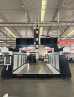 Machine de fraisage CNC 4 axes haute précision Rongchi avec commande Syntec pour modèles de bateaux, moules en mousse et sculptures paysagères extérieures