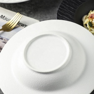 Plats à soupe et à spaghetti profonds en céramique <span class=keywords><strong>de</strong></span> qualité supérieure Assiettes à pâtes <span class=keywords><strong>chapeau</strong></span> <span class=keywords><strong>de</strong></span> <span class=keywords><strong>paille</strong></span> pour restaurants <span class=keywords><strong>de</strong></span> cuisine italienne et japonaise - Product Image 5
