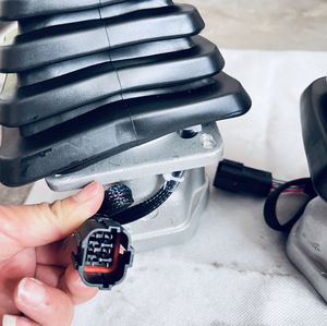 Doosan Daewoo Bo Bcat parti originali per escavatore di fabbrica comando impugnatura Assy per DX serie 410113-00446-EP - Product Image 3