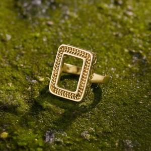 Anillo de acero inoxidable con marco rectangular chapado en oro PVD para la fabricación de componentes de joyería - Product Image 3