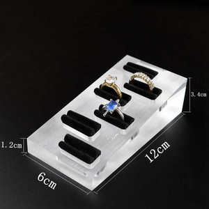 Sang Trọng Trong Suốt 4 Khe Cắm Nhung Đen Trang Sức Hiển Thị Đạo Cụ Chủ Rõ Ràng Acrylic Vòng Hiển Thị Khay - Product Image 2
