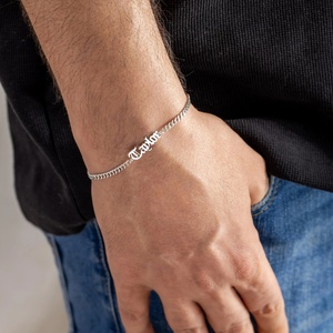 Bracelet pour <span class=keywords><strong>homme</strong></span> <span class=keywords><strong>en</strong></span> acier inoxydable plaqué <span class=keywords><strong>or</strong></span> 18 carats avec chaîne cubaine personnalisée à la mode, cadeau exquis pour Noël ou un anniversaire pour les amis - Product Image 2