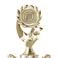 Folk Art Award Rote Trophäenbecher für Geschäftsunternehmen-Jahrestagungen und Spiele mit goldenen Aufsätzen AD11