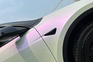 Vinilo para autos con efecto perlado, blanco a morado, PET de 8.5mil, alto brillo, autoadhesivo, antiarañazos, película que cambia de color. - Product Image 3