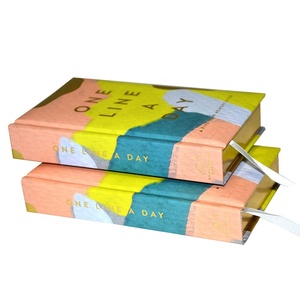 Carnet de souvenirs jetable 'Une ligne par jour' pour cinq ans, pliable, écologique, avec couverture abstraite colorée, journal en papier rectangulaire, article cadeau - Product Image 2