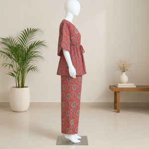 Conjunto de Pantalones Palazzo y Kaftán de Encaje Tejido con Estampado Digital Paisley Rojo |   Ropa Casual de Verano Inspirada en el Estilo Étnico Ajrakh, 100% Algodón - Product Image 3