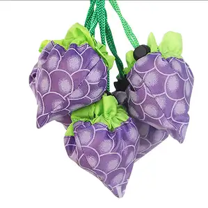批发定制创意紫色葡萄190T聚酯可重复使用水果形状新颖杂货袋折叠购物袋