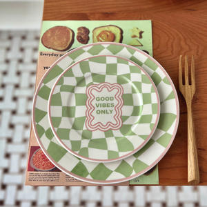 Assiette <span class=keywords><strong>à</strong></span> <span class=keywords><strong>gâteau</strong></span> en céramique <span class=keywords><strong>à</strong></span> damier créatif coréen Ins Assiette plate bon marché - Product Image 6