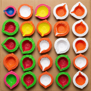 Lámpara de Aceite Diya de Arcilla Hecha a Mano, Forma Redonda, Ecológica, Portátil, Marca GLOBAL para Actividades Religiosas, Diseño Multicolor - Product Image 1