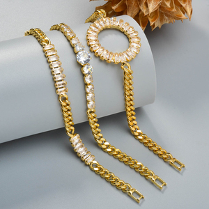 กำไลข้อมือทองเหลืองประดับเพชรซิร์คอนรูปตัวอักษร ดีไซน์ทันสมัย สำหรับผู้หญิง ขายส่ง ปรับแต่งได้ - Product Image 4