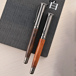 Usine Nouveau Stylo à Bille de Luxe en Bois de Métal Argenté de Haute Qualité avec Logo Personnalisé Fabriqué avec la Conception de Stylo à Rouleau en Bois de Santal en Palissandre - Product Image 3
