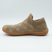 Chaussures de sport décontractées en peluche à motif texturé, personnalisables, légères, pour la maison, faible MOQ, vente en gros