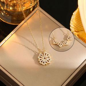 <span class=keywords><strong>Collana</strong></span> con Ciondolo a Forma di Cuore Magnetico Pieghevole con Zirconi e <span class=keywords><strong>Quadrifoglio</strong></span> in Acciaio Inossidabile, Gioielli alla Moda - Product Image 3