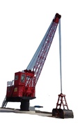 Une grue à portique fixe à flèche unique de 60 tonnes largement utilisée dans les ports, équipée d'un grappin et d'un engrenage de levage de conteneurs