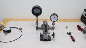 เครื่องสอบเทียบแรง<span class=keywords><strong>ดัน</strong></span>แบบพกพา 70 บาร์ พร้อมด้ามจับ  เครื่องสอบเทียบแรง<span class=keywords><strong>ดัน</strong></span>แบบมือถือ - Product Image 4