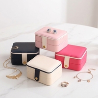 Boîte à bijoux portable personnalisée avec bouton, en cuir PU, mini étui de rangement pour bijoux de voyage pour bagues, boucles d'oreilles, colliers