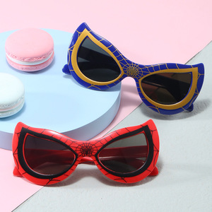 Lunettes de soleil Spiderman pour enfants, lunettes de soleil de dessin animé avec protection UV400 pour garçons, design cool en forme de toile d'araignée, lunettes pour enfants - Product Image 2
