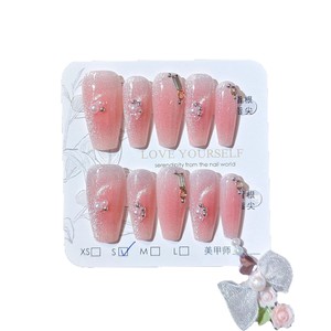 <span class=keywords><strong>Uñas</strong></span> Postizas Acrílicas Reutilizables con Degradado Rosa Ojo de Gato, Detalles de Perlas y Cristales, para Estilo Minimalista y Nupcial, Venta al Por Mayor - Product Image 4