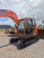 Excavatrice Doosan DX 75, Excavatrice Sud-Coréenne DX75, Mini Pelle Compacte sur Chenilles Doosan 75