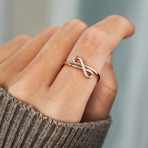 Anello in Oro Giallo con Diamante T0254, Design Minimalista a Infinito per Donna, Taglio Brillante Rotondo, Colore G Naturale, per Uso Quotidiano - Product Image 4