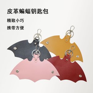 Llavero de cuero PU con forma de murciélago para Halloween, llavero con mosquetón, soporte para llaves duradero y antipérdida para uso en el hogar y el coche - Product Image 5