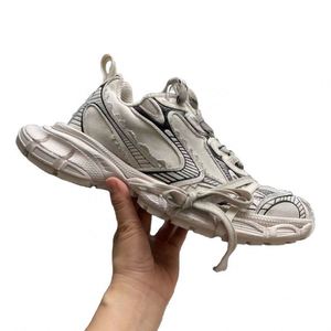 Zapatillas Deportivas Unisex Blancas con Malla Gruesa, Detalles de Cordones Múltiples y Diseño de Dibujo para Streetwear - Product Image 1