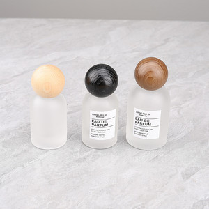Envases de Vidrio Esmerilado para Perfume de 30ml y 50ml - Botellas Recargables Vacías con Tapa de Bola de Madera y Logotipo Personalizado - Product Image 6