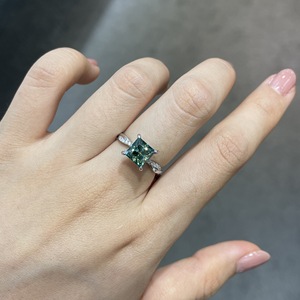 Anello di Fidanzamento all'Ingrosso con Moissanite Verde Taglio Principessa 7mm 2CT, Argento S925 Placcato <span class=keywords><strong>Oro</strong></span> <span class=keywords><strong>Bianco</strong></span>, <span class=keywords><strong>Gioielli</strong></span> da Donna - Product Image 6