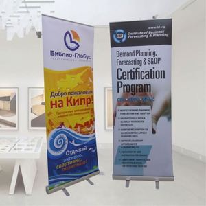 Expositor Retráctil Personalizado con Marco de Aluminio y Diseño Portátil para Eventos Publicitarios y Bodas - Product Image 1