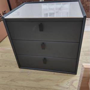 Meuble de rangement de chevet moderne et fonctionnel à double tiroir avec éclairage LED, plateau en métal, organisateur de chambre pour appartement et hôtel - Product Image 3