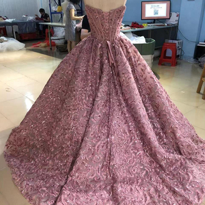 ชุดราตรีออกงานปาร์ตี้แต่งขนนกสีชมพูสวยหรู แบบเปิดไหล่ รุ่น Jancember 7757-1 - Product Image 4