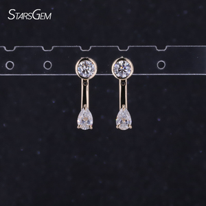 Pendientes de diamantes cultivados en laboratorio con corte de pera en oro amarillo de 10k de Starsgem Custom Jewelry. - Product Image 1