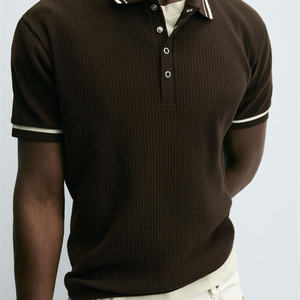 <span class=keywords><strong>Polo</strong></span> <span class=keywords><strong>a</strong></span> contrasto in maglia <span class=keywords><strong>a</strong></span> <span class=keywords><strong>coste</strong></span>-l'esclusiva Texture <span class=keywords><strong>a</strong></span> <span class=keywords><strong>coste</strong></span> e strisce bianche <span class=keywords><strong>a</strong></span> contrasto <span class=keywords><strong>Polo</strong></span> retrò marrone scuro - Product Image 4