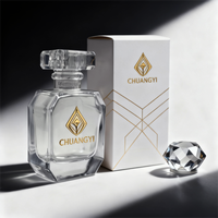 Vente en gros de flacons de parfum en verre carrés de luxe personnalisés, uniques et conçus sur mesure, avec vaporisateur à pompe, 30 ml, 50 ml, 100 ml, avec boîtes