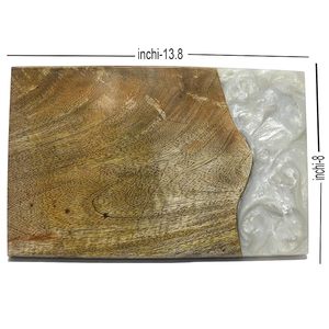 Planche à découper en bois naturel très demandée avec rainure profonde pour le jus, idéale pour la découpe de viande et l'utilisation en cuisine, disponible à la vente - Product Image 3