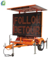 Panneau de signalisation solaire mobile Amber Vms Boards rechargeable Panneau de signalisation à DEL pour remorque Écran d'affichage à DEL